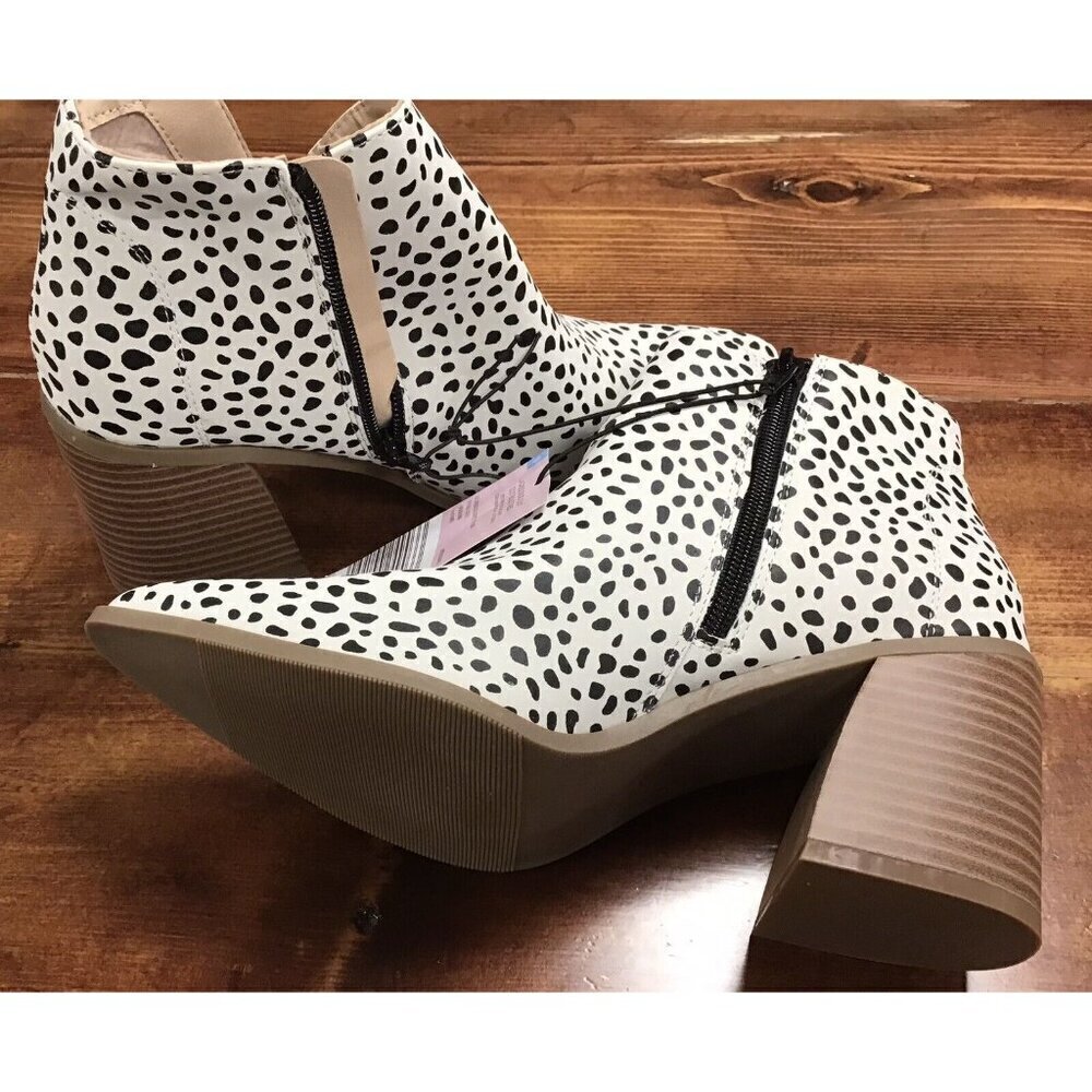 Woman’s 8 Serra Side Cut Out Boot With A Cool Pattern Statement Piece 🤩 - Picture 3 of 6